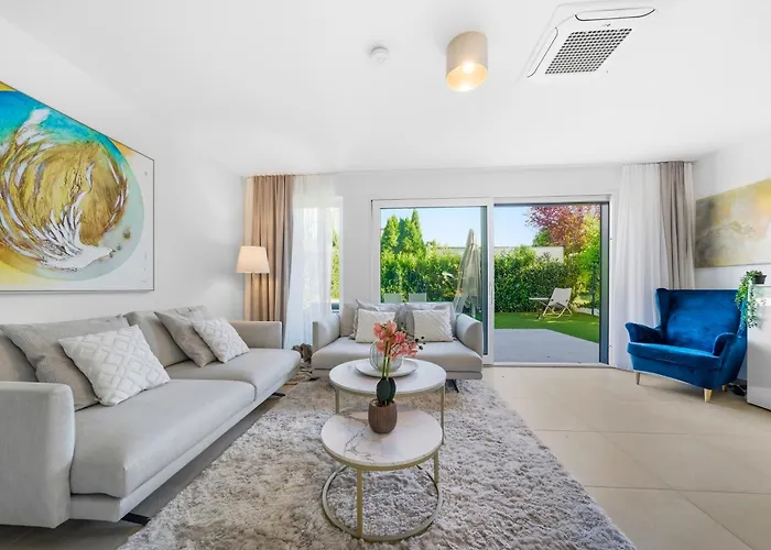 Modern Luxury Villa, 5 Bedrooms, Outdoor Grill Villa